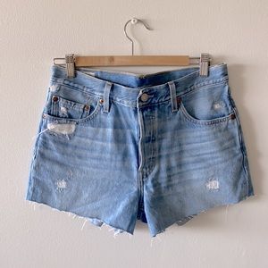Levi’s 3” 501 cutoff high rise short medium blue lightly destroyed look 28